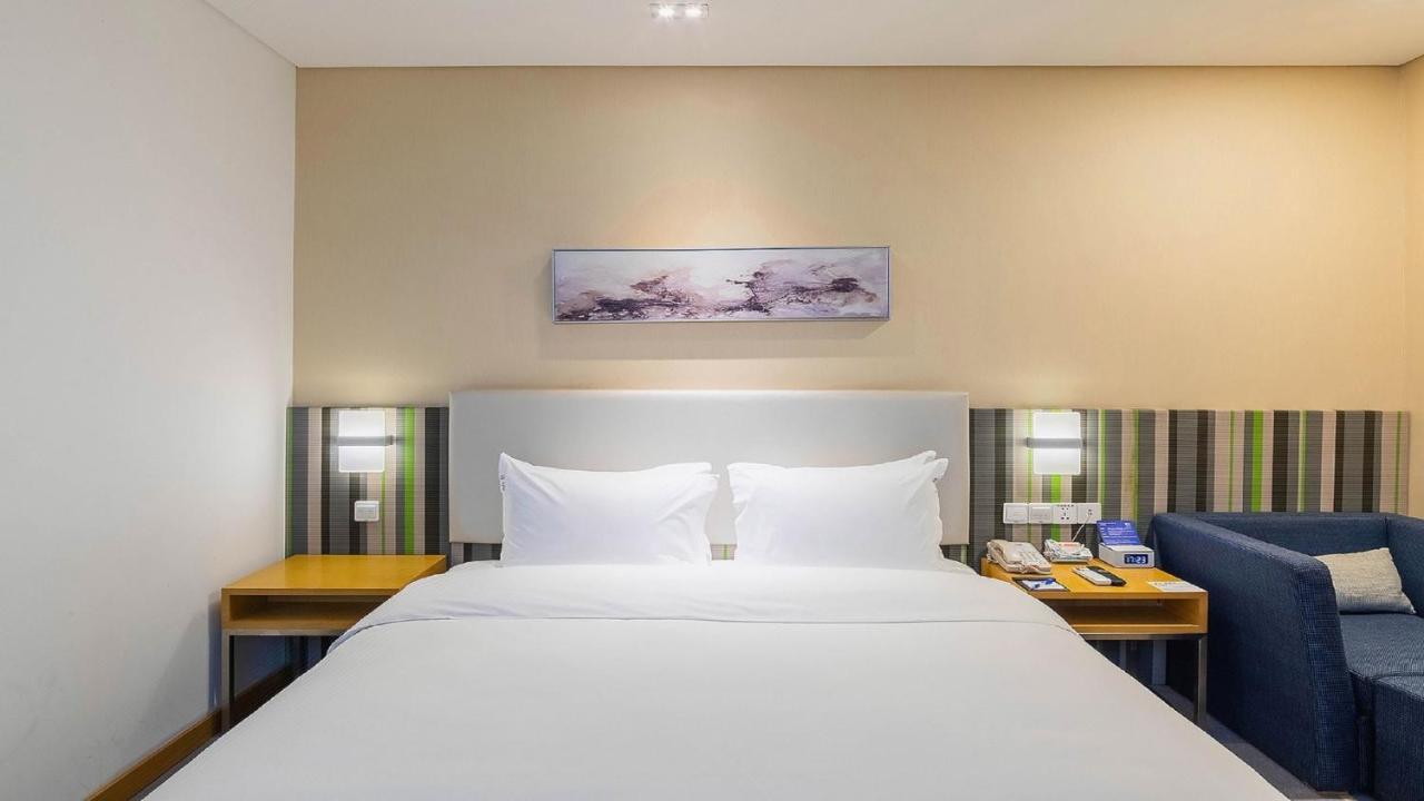 Holiday Inn Express Baoji City Centre By Ihg Экстерьер фото
